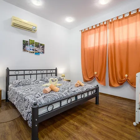 3 Bedroom Amazing In Smoljanci