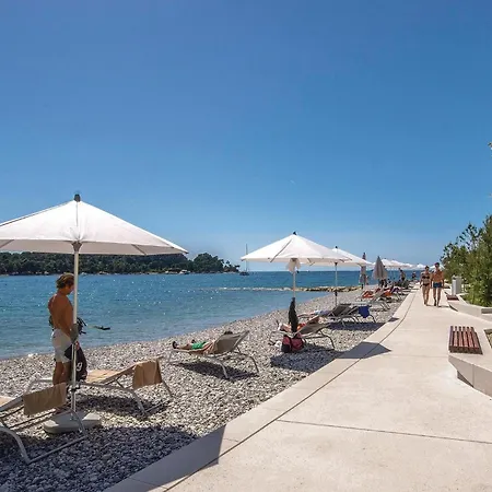 Amazing In With 4 Bedrooms, Jacuzzi&outdoor Swimming Pool Vakantiehuis