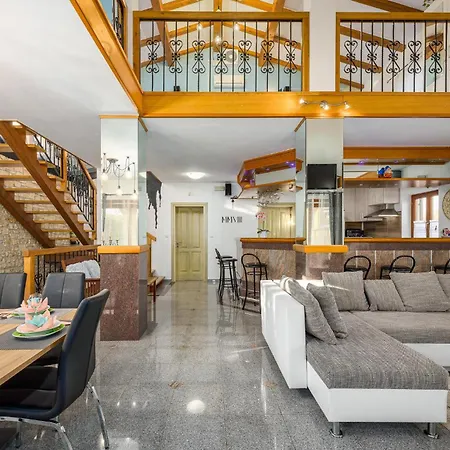 Σπίτι διακοπών 3 Bedroom Amazing In *