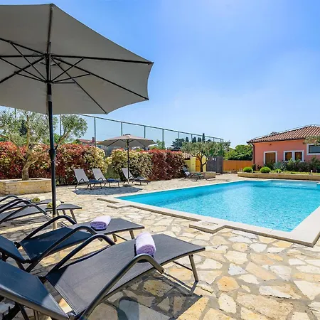 3 Bedroom Amazing In Σπίτι διακοπών *