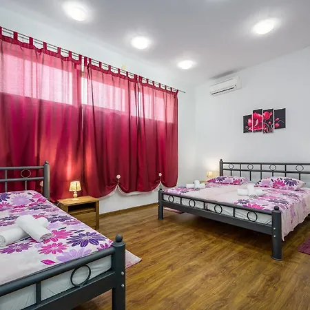 3 Bedroom Amazing In Smoljanci